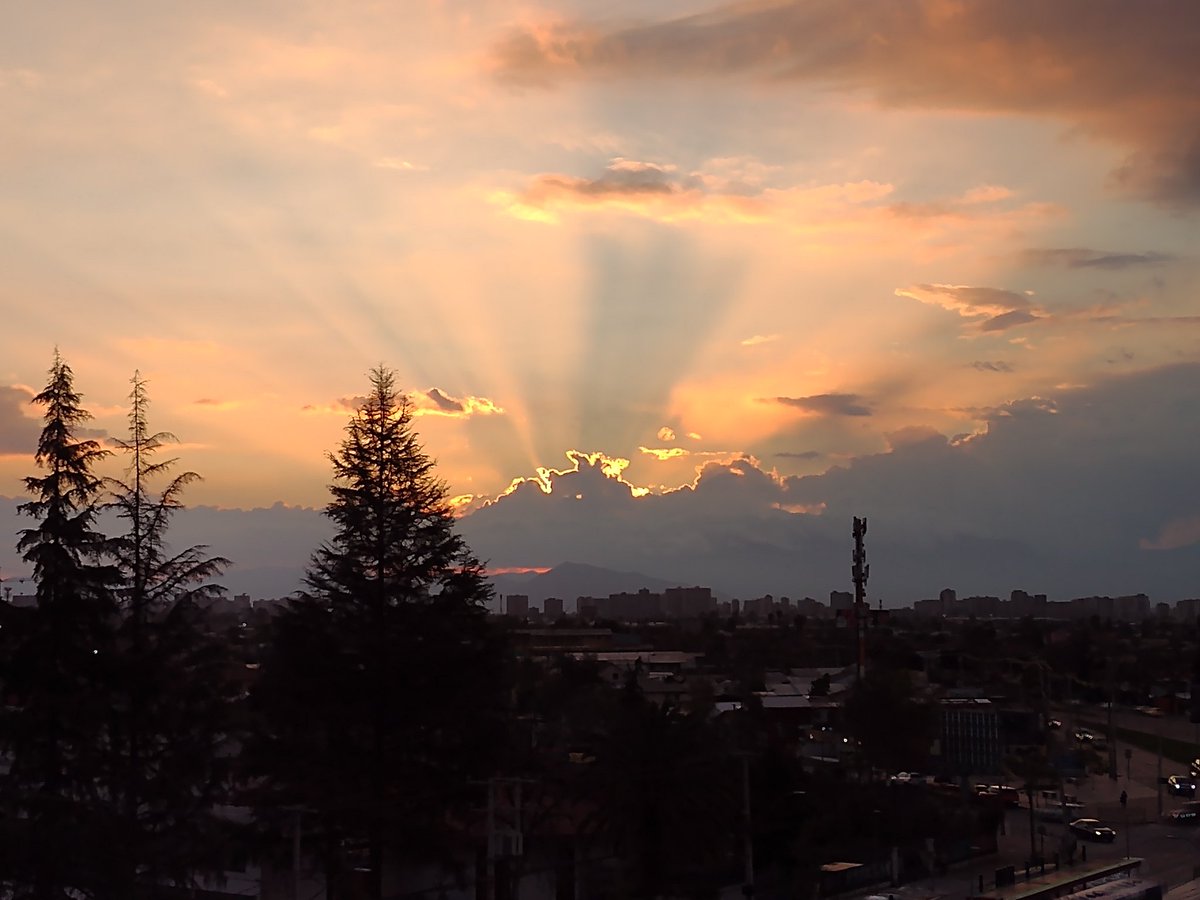 rodrigunner's tweet photo. Atardecer https://t.co/s5YmxwvmI6