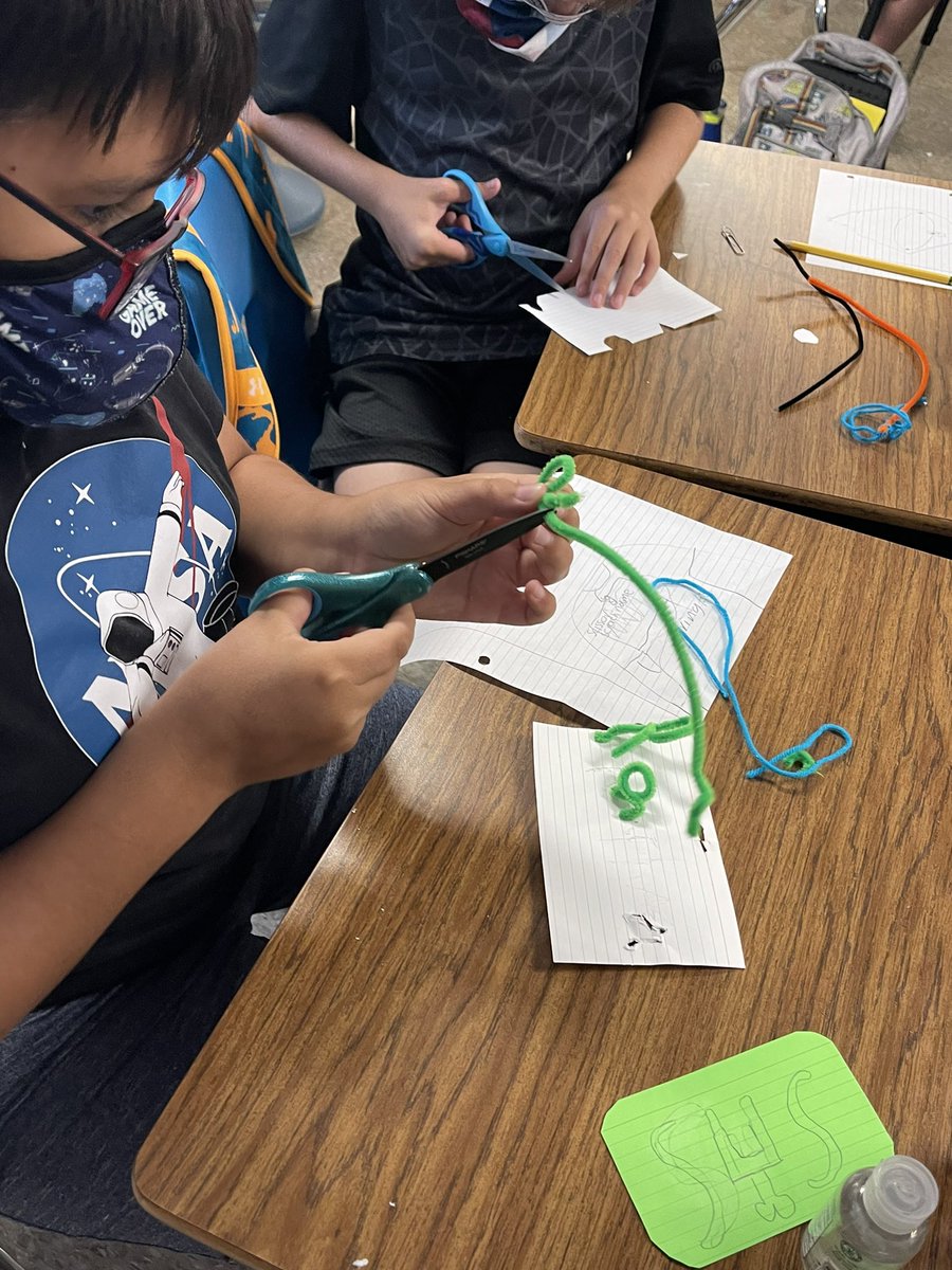 blwright2nd's tweet image. Today students had a STEM challenge to create a wearable name tag using specific supplies and changing a physical property of one supply. @meadowlarkws #5thgraderocks #STEM #Part1
