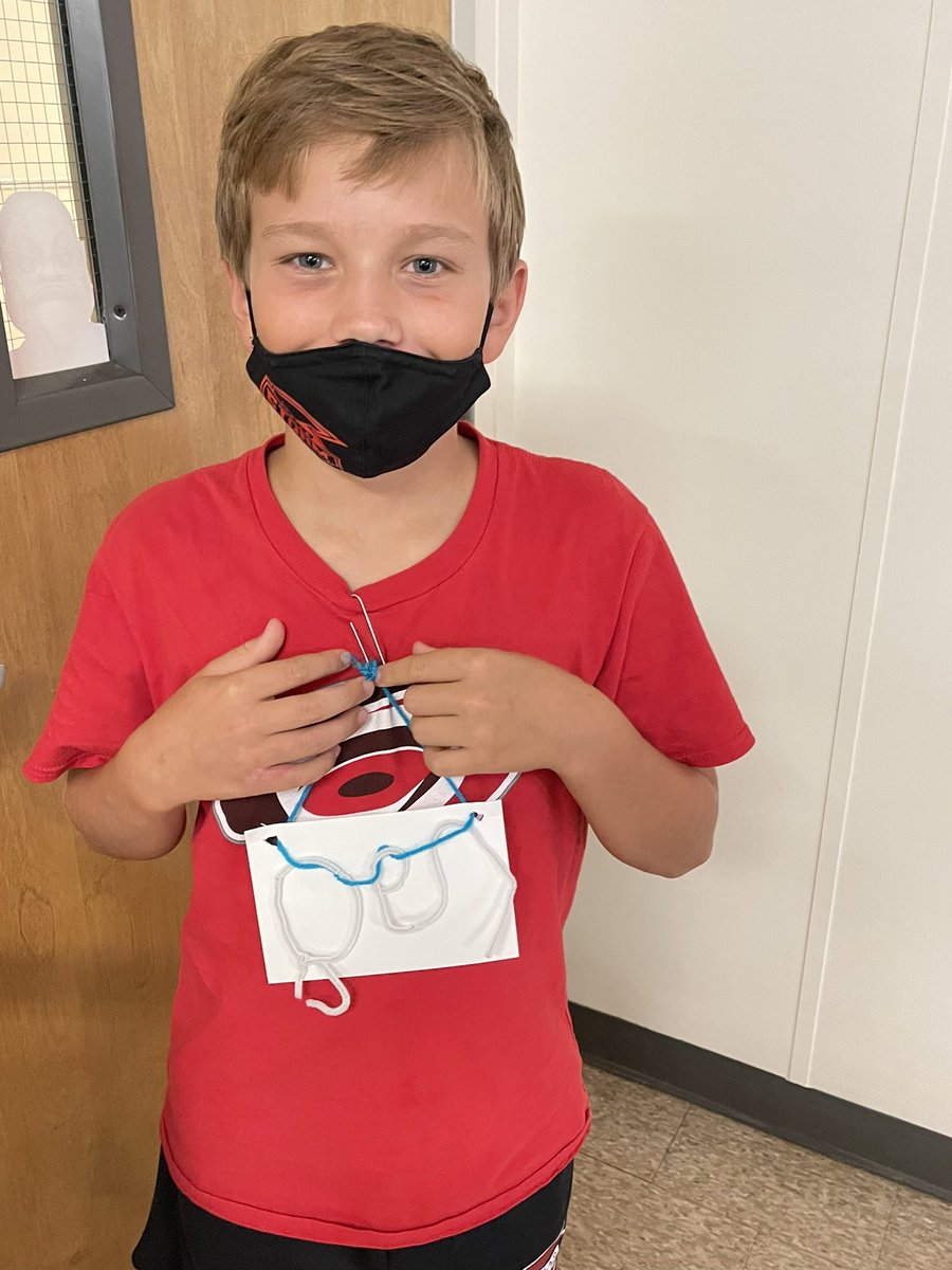 blwright2nd's tweet image. Today students had a STEM challenge to create a wearable name tag using specific supplies and changing a physical property of one supply. @meadowlarkws #5thgraderocks #STEM #Part2