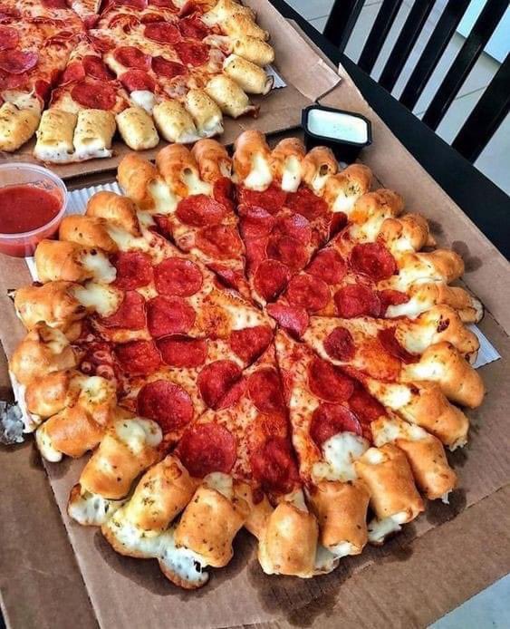 Love pizza 🍕❤️ #foodblogger