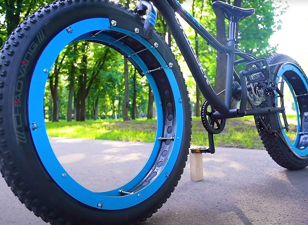 dorfman_baruch's tweet photo. The Q is an engineer with a knack for taking revolutionary ideas and designs and figuring out a way to make them himself. There’s a YouTube video with everything you need to know to make your very own dream #Hubless bike https://t.co/51puHUq5GU https://t.co/sgQj2HsMWa