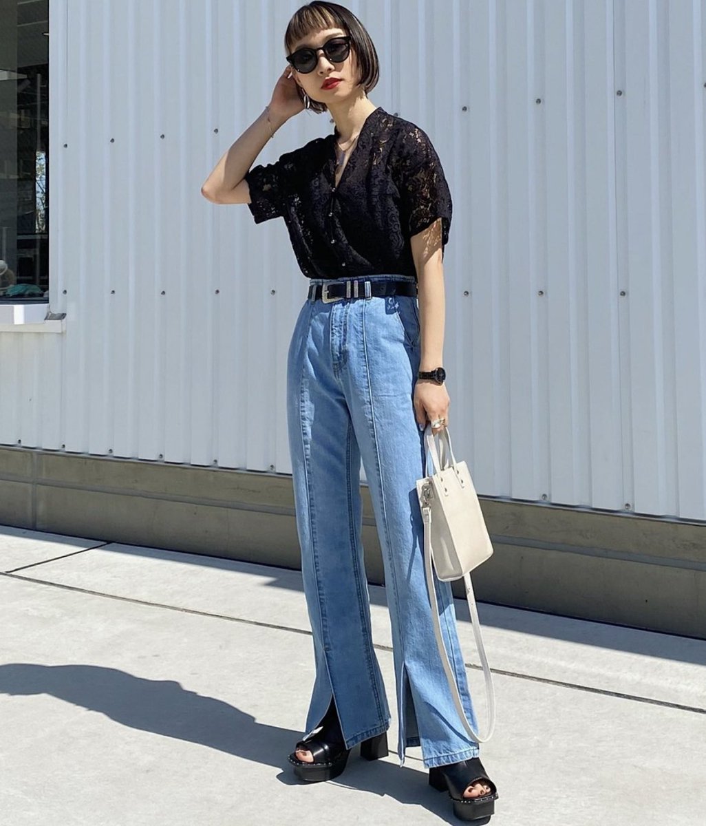 BUDOFASHION's tweet image. レースはガーリーファッションだけではなく、カジュアルにもモードにも使える優秀素材です😊⭐️

エスニックな雰囲気のレース模様をバンドカラーで仕立てたこちらのシャツが着まわしやすそうです。

白も黒もどちらもいいなぁ☺️💕

▶︎『PAGEBOY』レースバンドカラーシャツ