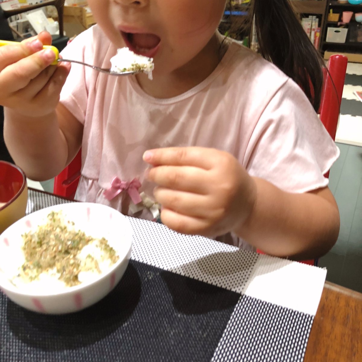 うちで 頭が良くなるふりかけ と呼んでる手作りふりかけ 材料が小魚 干しエビ ごま 鰹節 青のりとタンパク質と鉄分豊富 すり鉢 はしなやかな手首の動きを育てるし すり鉢すりこぎの名前も覚える 子どもがふりかけかけすぎると気になるけど これはむしろ沢山 うちで 頭が良くなるふりかけ と呼んでる手作りふりかけ 材料が小魚 干しエビ ごま 鰹節 青のりとタンパク質と鉄分豊富 すり鉢 はしなやかな手首の動きを育てるし すり鉢すりこぎの名前も覚える 子どもがふりかけかけすぎると気になるけど これはむしろ沢山