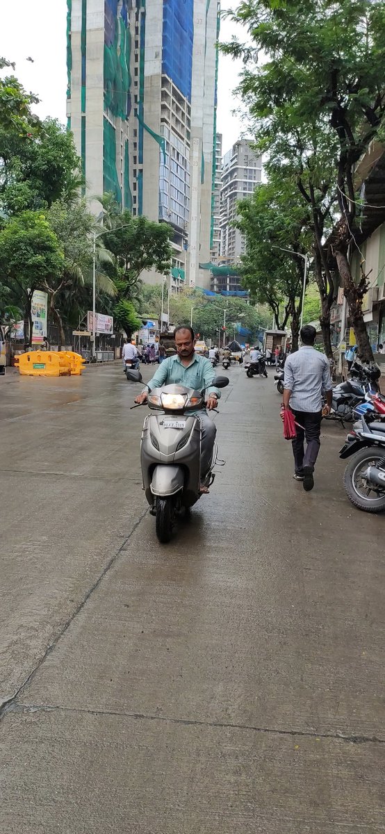 omkara001's tweet photo. @mybmcWardGS @Shonanggandhi @MumbaiPolice @samadhan23 @mybmc @mumbaitraffic @samadhan234 @AUThackeray @traffic_mumbai It's been 4 day @mybmcWardGS have forwarded the request to @mumbai_traffic but no action taken yet, requesting to pls take a action on this wrong way driving vehicles https://t.co/oPyMEoLGdO