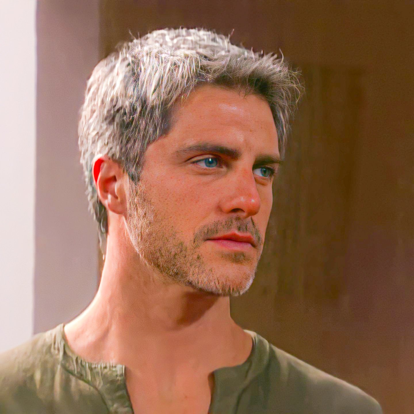 Classify Spanish actor Lisardo Guarinos