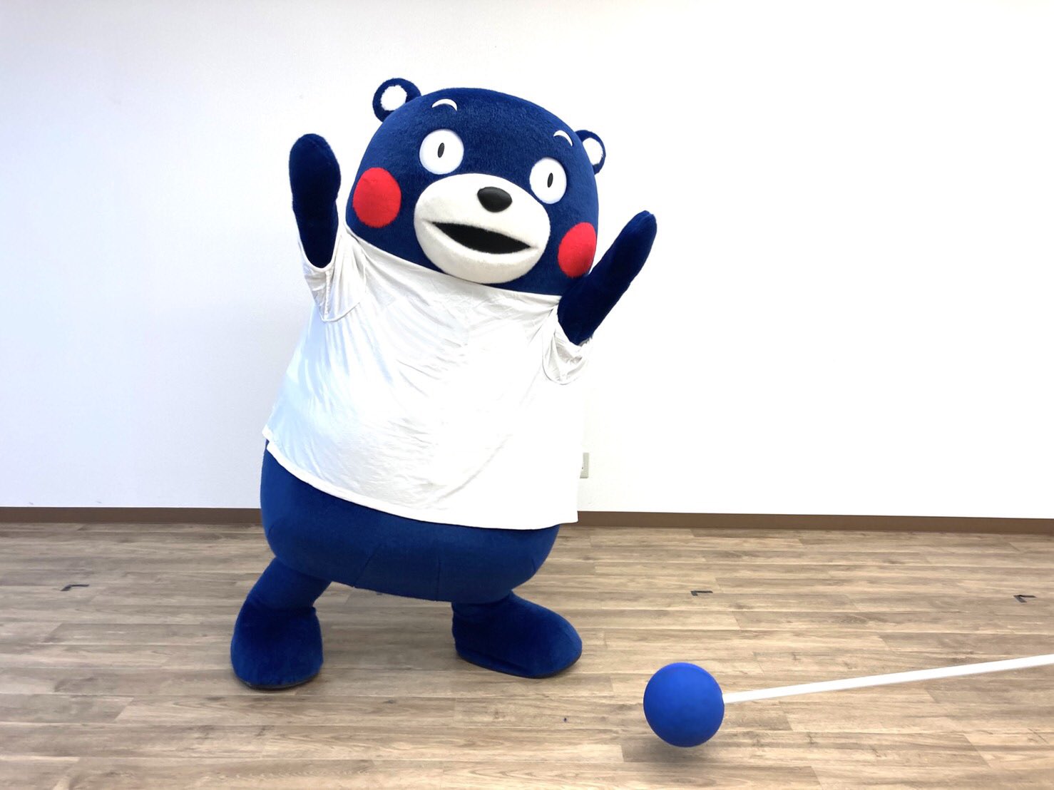 くまモン 公式 熊本県ゆかりの選手が出場される パラリンピック種目のピクトグラムをボクも再現してみたモン がんばっているみなさんにエールが届きますように だモン ぜひ こちらをチェッくましてはいよ インスタグラム T Co