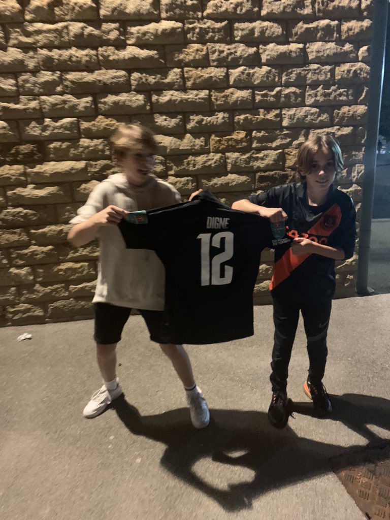 The kids enjoying themselves with a run 🏃🏻 on the pitch at the end of the game 👍🏼