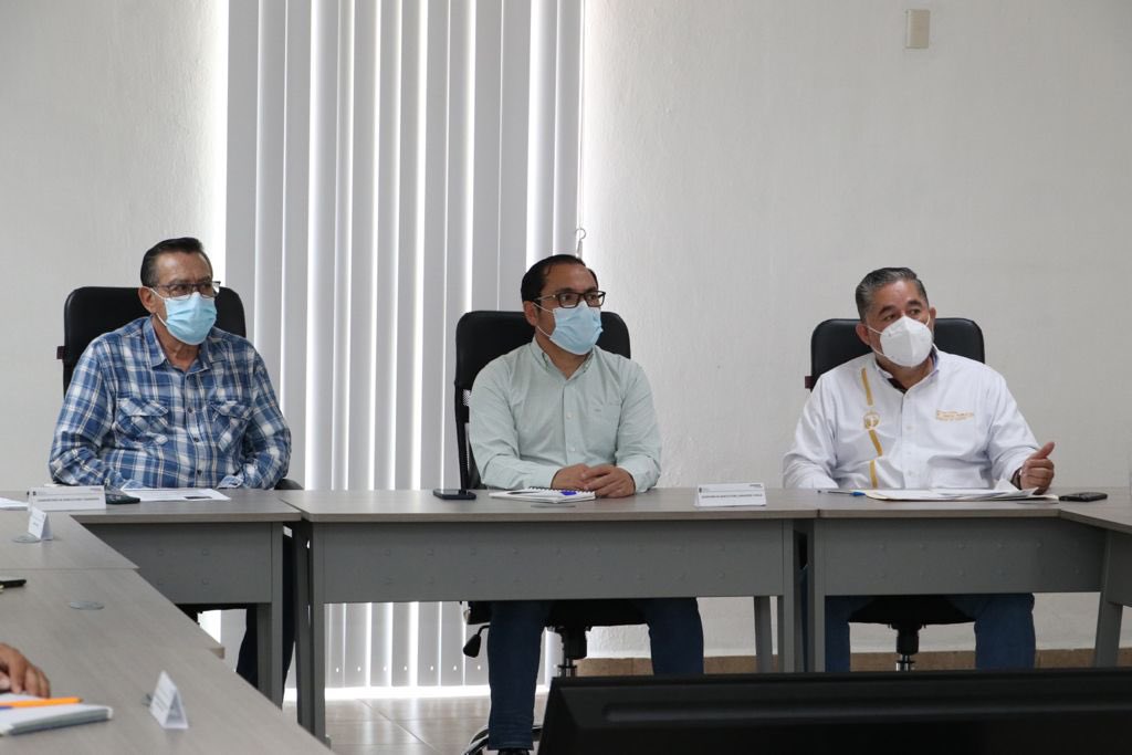 Secam_Oficial's tweet photo. La #SAGyP encabezó la reunión de trabajo del Grupo Técnico de la Comisión  Interinstitucional para la Regularización de Centros de Sacrificio, en donde, participaron la #SOP, #SEMAHN, así como #SENASICA y #DIPRIS;. 

¡Unidos, #ChiapasEsMásFuerte!

👉 https://t.co/cKZ6T9fguw https://t.co/bJIhBh8xmi