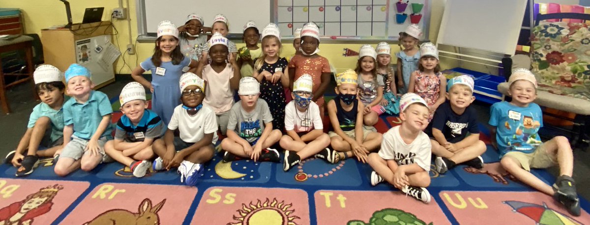quade_mrs's tweet photo. Happy first day of kindergarten! https://t.co/T2dhziTyeC