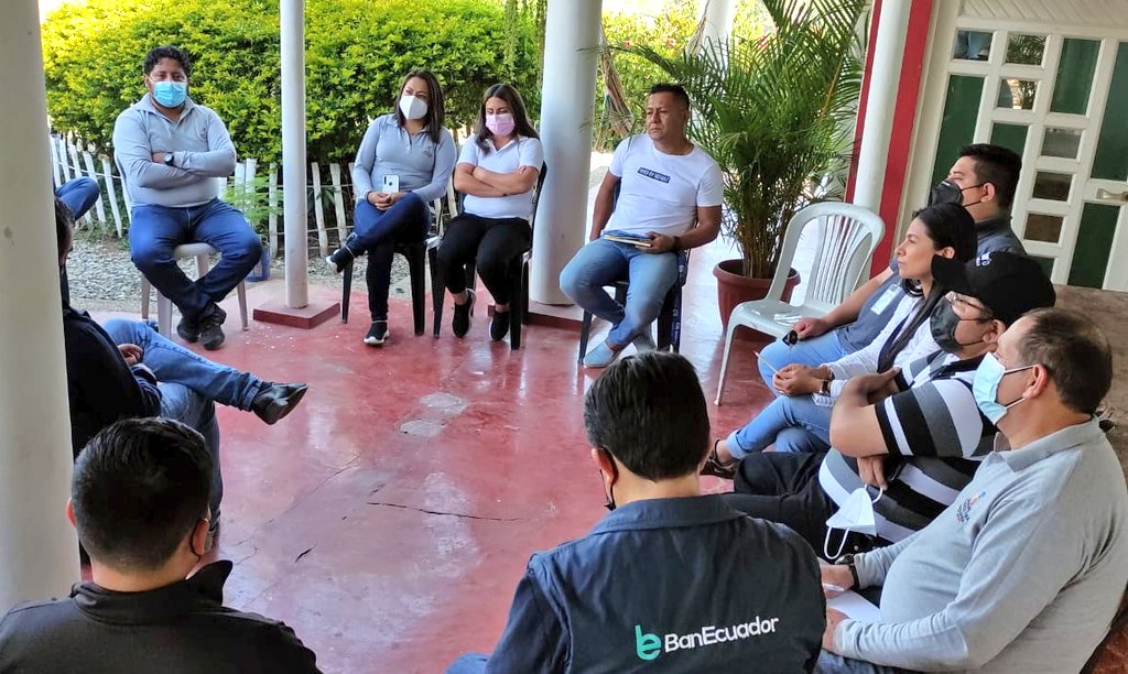 En el cantón #Pindal, nuestro equipo técnico zonal 7 en cordinación con <a href="/BanEcuadorBP/">BanEcuador</a> y @AgriculturaLoja mantuvieron reunión con la Asociación de Productores Pindal Maíz Agrosur para fortalecimiento de sus actividades económicas productivas.

#EncuentroPorLaEPS
#JuntosLoLogramos