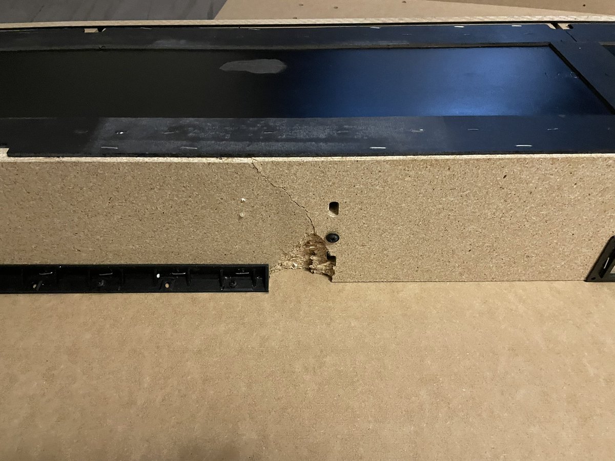 oliphantjhs's tweet photo. Finally received @Wayfair order today…with several broken spots.  Could not have been nicer about making it right — full replacement at no cost.  Sucks it happened, but happy with my experience dealing with them!  Hopefully attempt number two is more successful! 😀 https://t.co/UZQvwZkh3y