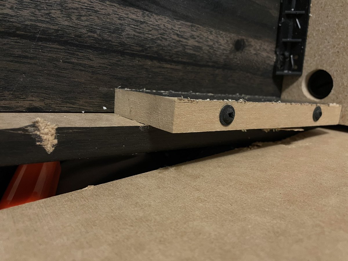 oliphantjhs's tweet photo. Finally received @Wayfair order today…with several broken spots.  Could not have been nicer about making it right — full replacement at no cost.  Sucks it happened, but happy with my experience dealing with them!  Hopefully attempt number two is more successful! 😀 https://t.co/UZQvwZkh3y