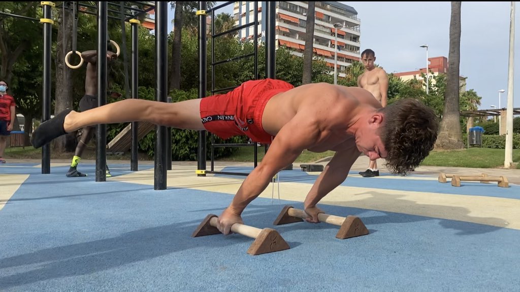ivanlrca's tweet photo. Good Vibes 🤘🏼
#calistenia #calisthenics #straddleplanche #streetworkout https://t.co/G2b6g10sGR