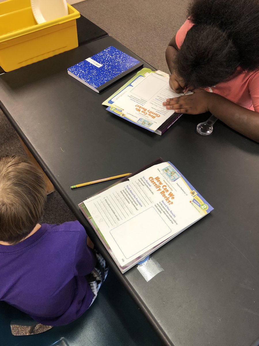 kmschurch's tweet photo. Lots of learning, engagement, and higher-order thinking happening in our new science lab today! 3rd graders in @ErnestraMcB’s class were investigating how to classify rocks. Future scientists in the making! 🧡💡💙@Acworth_ES @cobbscience @TWalkeracworth https://t.co/Q6t59YE25P