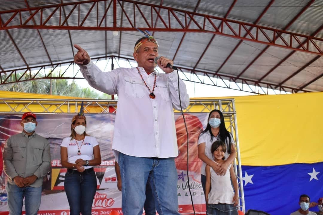 milthontovar's tweet image. Unidad, lucha batalla y victoria, Una de las ecuaciones infalibles de nuestro eterno Comandante. Nuestro hermano @amarcanopsuv junto a @tatachavista y @manolovallez promueve, en Bolívar, la unidad de los patriotas para preservar nuestro bien ma preciado: la independencia.