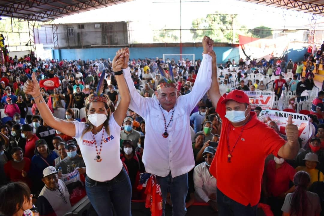 milthontovar's tweet image. Unidad, lucha batalla y victoria, Una de las ecuaciones infalibles de nuestro eterno Comandante. Nuestro hermano @amarcanopsuv junto a @tatachavista y @manolovallez promueve, en Bolívar, la unidad de los patriotas para preservar nuestro bien ma preciado: la independencia.