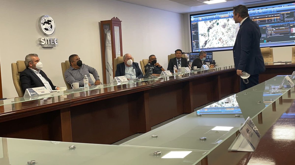 Con Leonel Cota Montaño,  secretario Ejecutivo del Sistema Nacional de Seguridad Pública, y Javier Sánchez Mendoza, secretario de Seguridad Pública de Aguascalientes,  visitamos el C5 SITEC de este estado y conocimos su funcionamiento.
