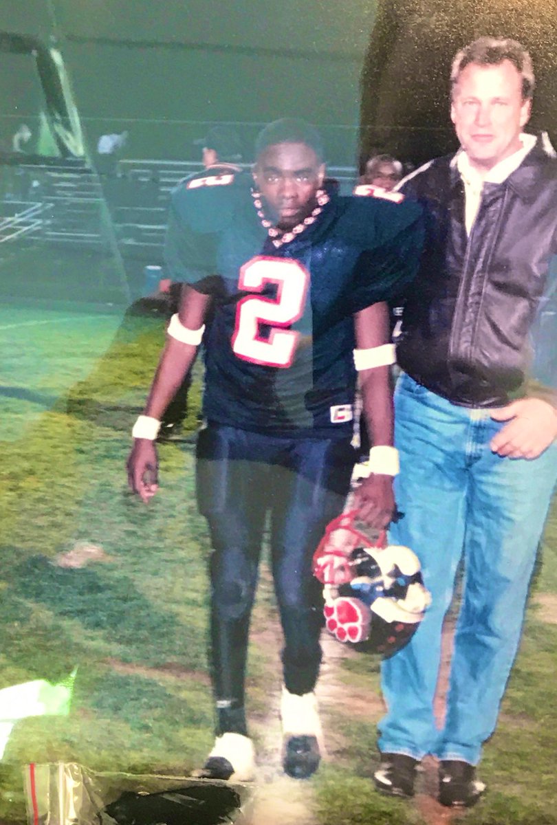 Wale's tweet photo. I don’t got no rec pics I can find .. but this senior night at the cougar dome . We played Gburg High school . We got punished !😂 .  (They won states that year). I scored on a fade tho . (Pads was OC) https://t.co/qQHleHvPC9