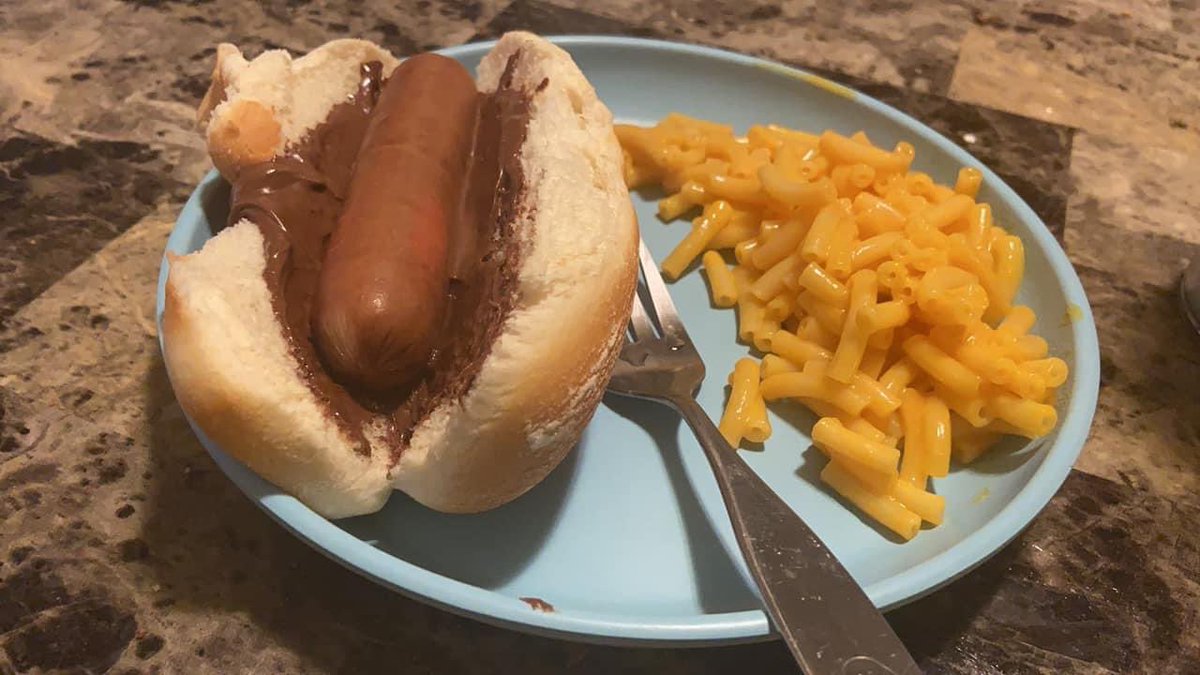 MOTMJP's tweet photo. @NutellaUSA 
I left my 6 year old in charge of what’s for dinner. He decided on a Nutella hotdog &amp; Mac n’ cheese. He ate two. THEN he wanted Nutella on his cookies for dessert. https://t.co/7TbPAaA8uj