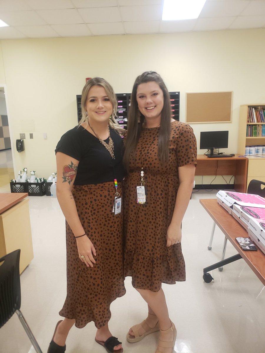 Twinning is winning on this first day with kids! <a href="/CroleySavana/">Mrs.Croley</a> <a href="/SchachtTara/">Tara Schacht Kneese</a> #BetterTogether