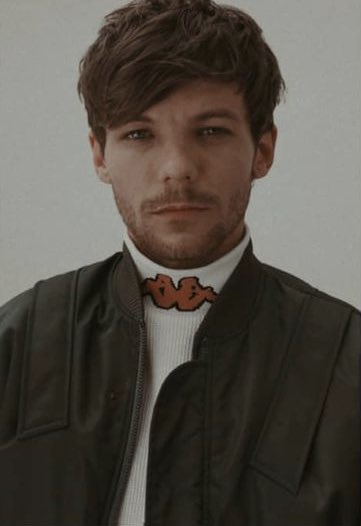5directions9's tweet photo. I vote for Louis Tomlinson (@Louis_Tomlinson) as the #ArtistOfTheSummer via @965TDY https://t.co/PRJKklhy4W