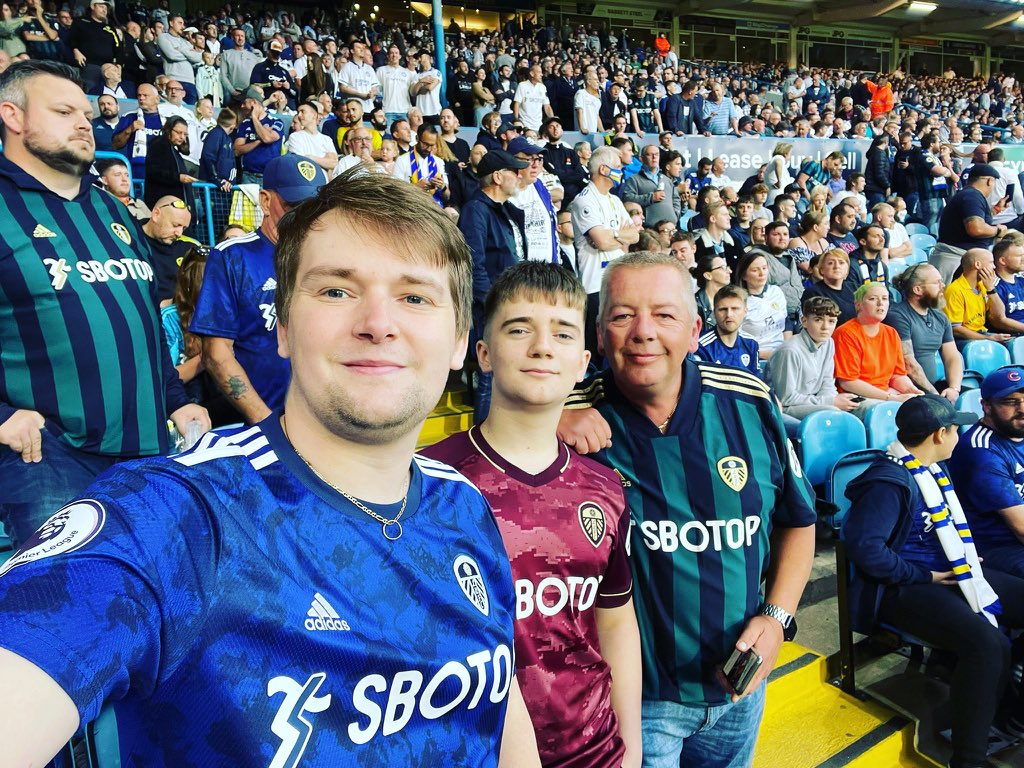 bigskip36's tweet photo. @hannahxLufc Was there with my boys 👍🏻 x https://t.co/nzPKNPn8Gy