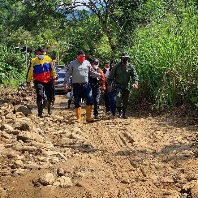 Ariannalopezyn's tweet photo. Ven esas imágenes? 
Esa es MÉRIDA 🇻🇪🇻🇪
Ese que ven es jheyson. El si está comprometido con Mérida. 
El es el mejor candidato porque ayuda a la gente. Persona 100% comprometida 👏 https://t.co/eiWlHYEfui