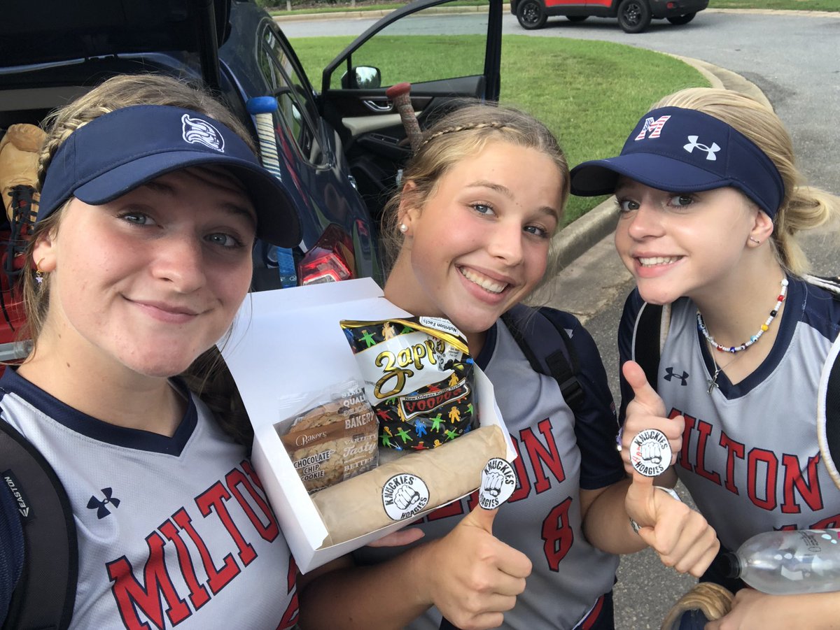 Bats were cracking after a great pre-game meal from <a href="/KnuckiesHoagies/">Knuckies Hoagies</a>. Eagles win 15-0. Thanks knuckies this wins for you.