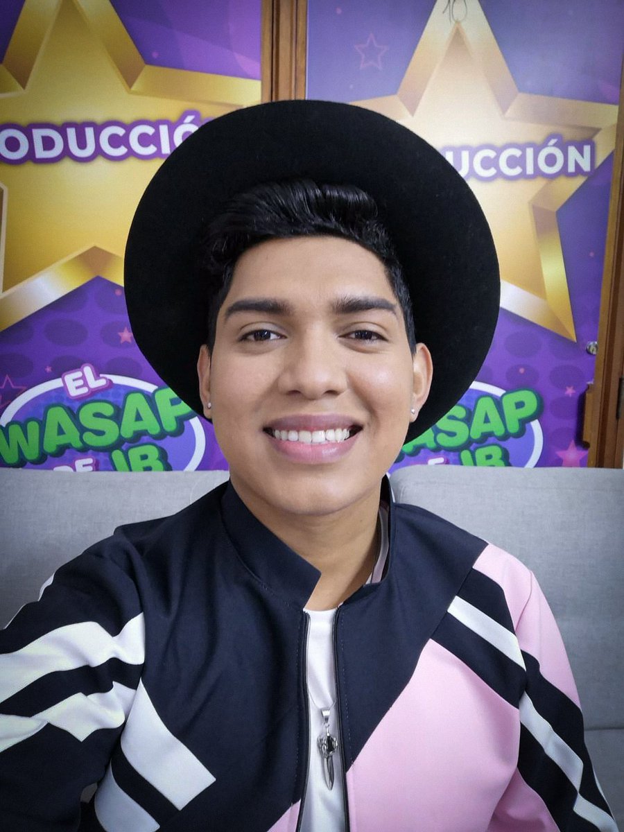 ThonyValenciaof's tweet photo. Familia❤️ estoy a pocos minutos de presentarme, espero contar con todo su apoyo 🎵🎶,les agradezco de todo corazón 🥰 @evaayllon  @LaVozPeruOf 
#thony #lavozperu #latina #equipoeva
#instagood #love #photooftheday https://t.co/OisBvNgdWp