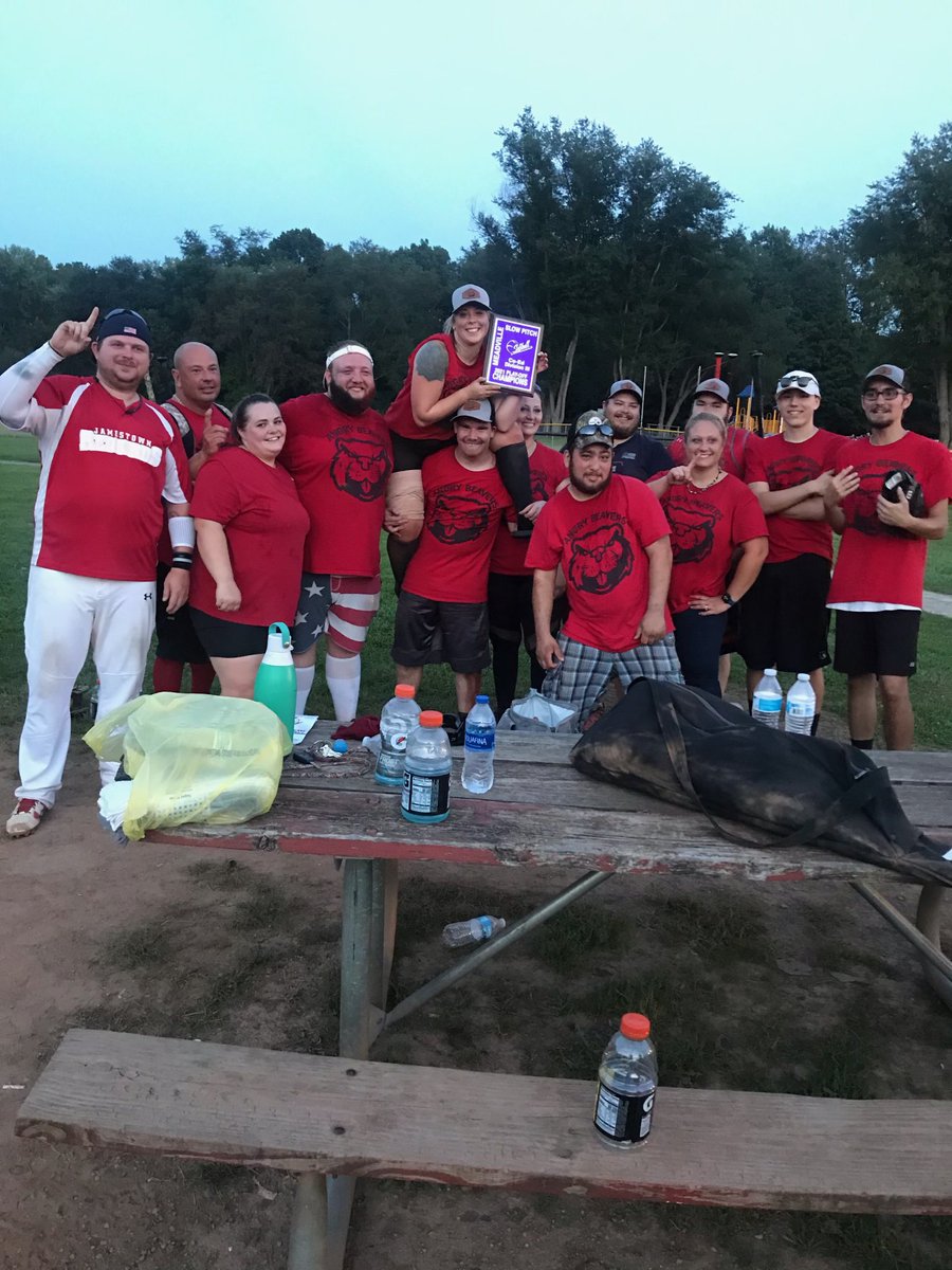 Poisonous_Log's tweet photo. BEAVERS WIN CHAMPS OF THE LEAGUE BABAY (btw making a beaver face not struggling to hold @EwingMiah ) 🦫🦫🦫🦫🦫 https://t.co/fe6lmlPOVL