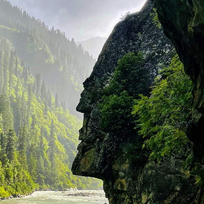 This is  ‘Face Cut Mountain’ in Kashmir Neelum Valley. Share your beautiful photos with us. This week, the theme will be #WomenEquality. If you want to give tribute to anyone, send their photo along with the caption.  #WomenCanLead  
Photo Credit: @im_sakhwat