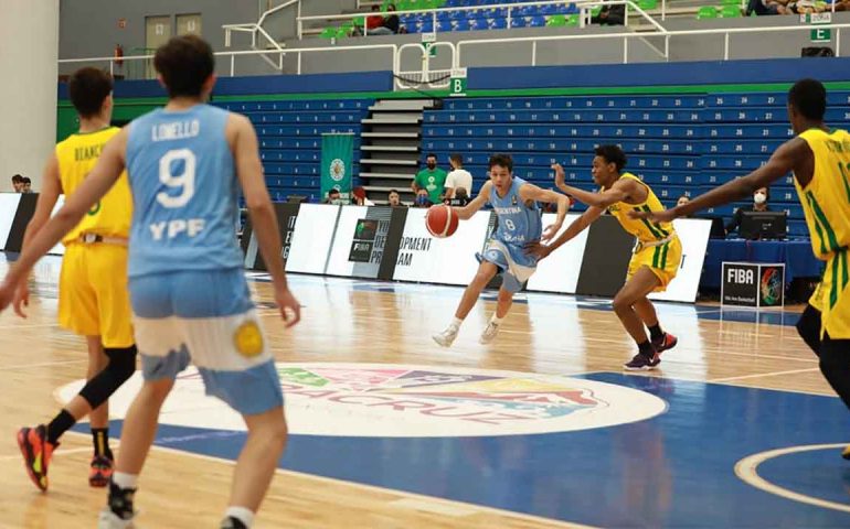 Consu_basquet's tweet photo. 🏀Los seleccionados sudamericanos perfilados para cerrar la fase de grupos🏀

Este miércoles afrontarán su últimos cotejos de primera fase, en los FIBA Americas U16 que se disputan en Xalapa y Guanajuato.

Fotos: @FIBA

https://t.co/fBCWpgTQd3 https://t.co/aFHsSERAzH