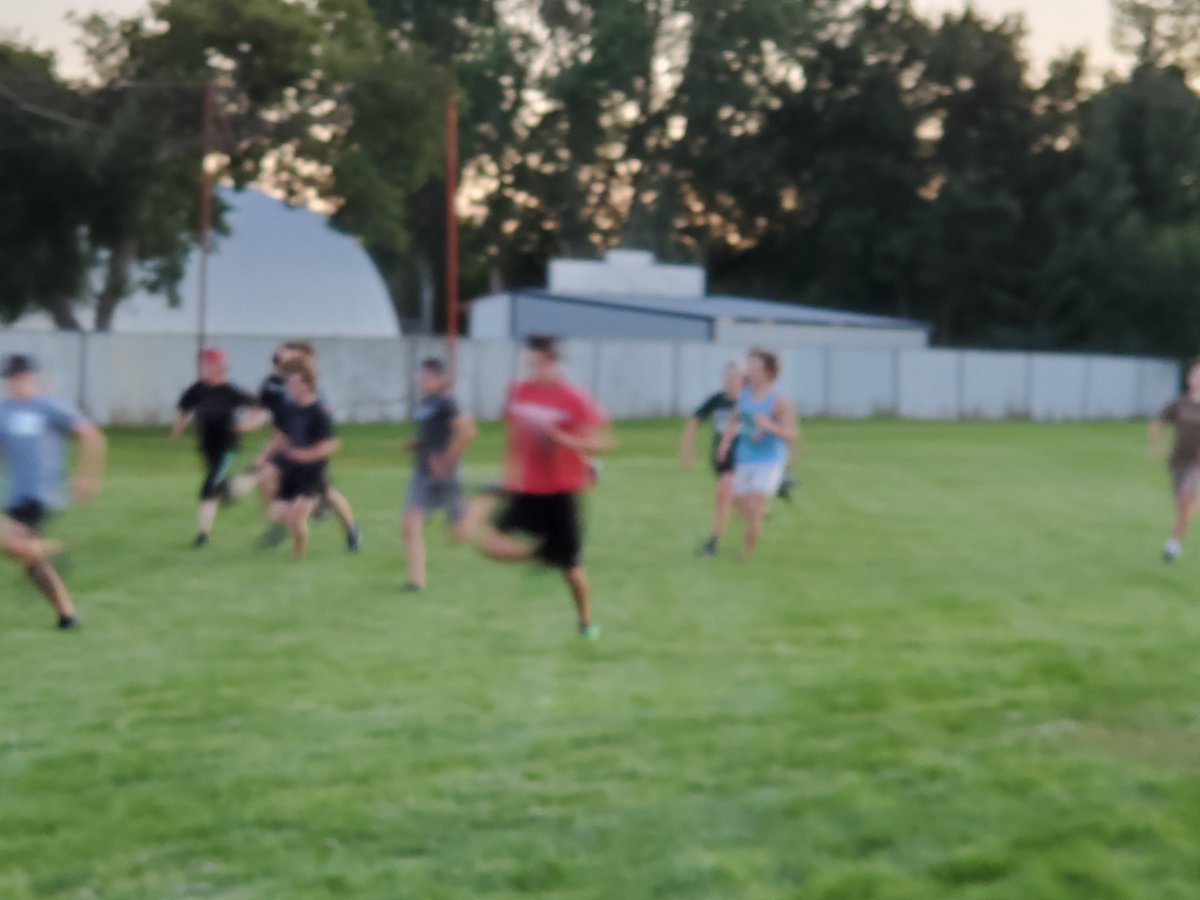 LumsdenFootball's tweet photo. Putting in the work. #devilsfootball https://t.co/WCVG72B8Mt