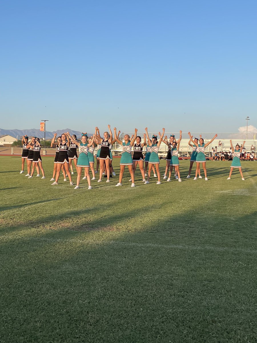 ehs_firebirds's tweet photo. Football working hard, Cheer and POM cheering on the teams! 🏈
#comeflywithus #flyhigh #qcleads #goeastmark #firebirds https://t.co/AHDjuoY9k9