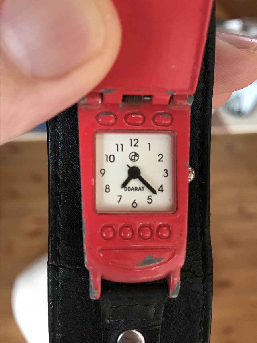 soundhouse_pa's tweet photo. 2010年にZOZOで買った赤い腕時計⌚電池を交換しながら使い続けてます。塗装が剥げてる部分が足元に置いてのと同じ感じでグッとくるね。
8/31まで!!最大30%ポイントキャンペーン!!
#サウンドハウス #スタッフお気に入り #ギターエフェクター #腕時計 #DOARAT #PAスピーカー担当
https://t.co/xSJQtPYGTU https://t.co/SeYjzGsFBG