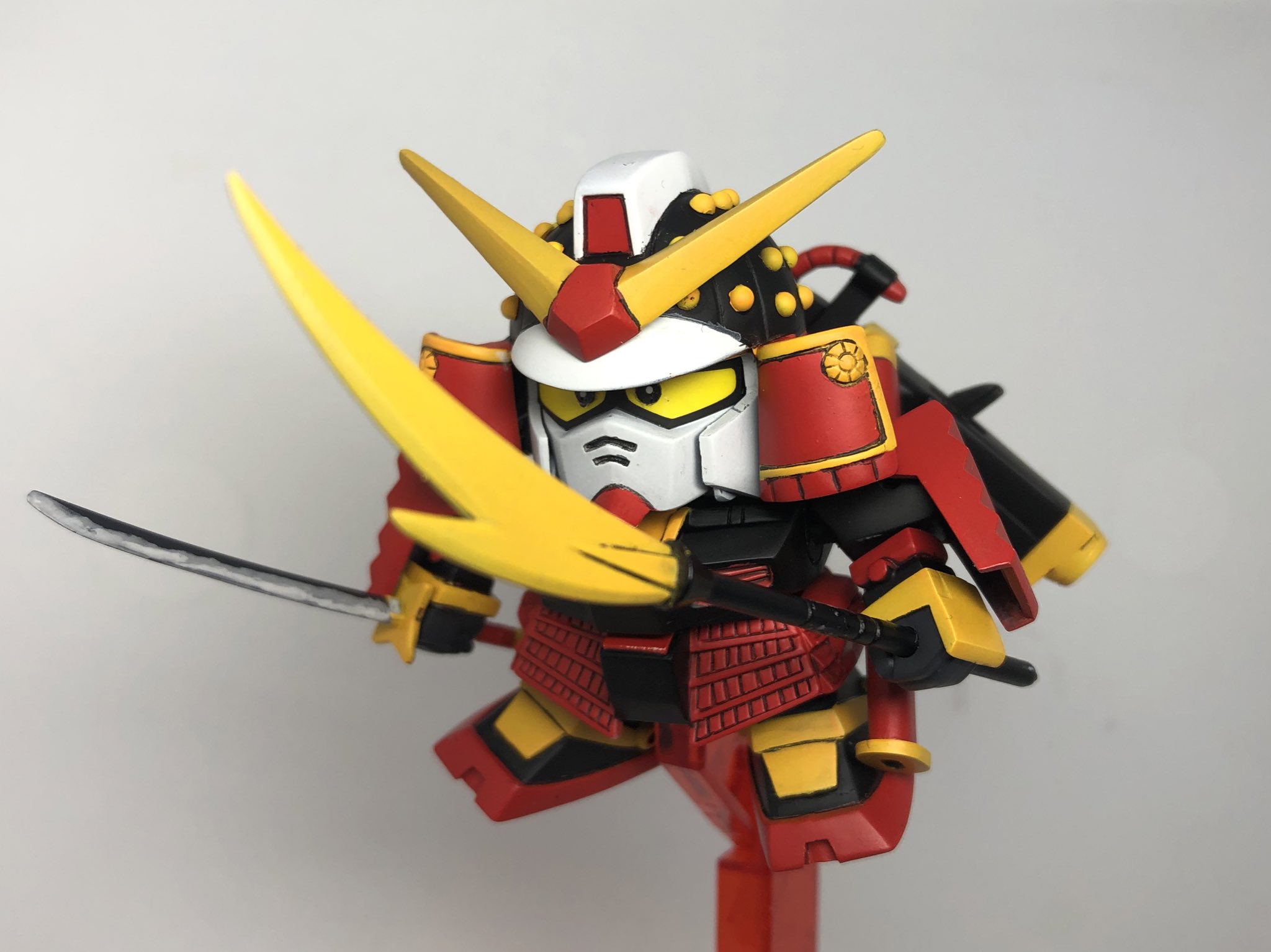 ほい 戦士 17 ムシャガンダム 完成です 主な工作 表面処理 合わせ目消 兜鋲の打ち直し 腰腕回転軸追加 脚ダブルbj化 塗装は艶消しメタル無しで 最近身についたテク全力でムシャった うんカッコいい 自賛 戦士 武者頑駄無 ガンプラ