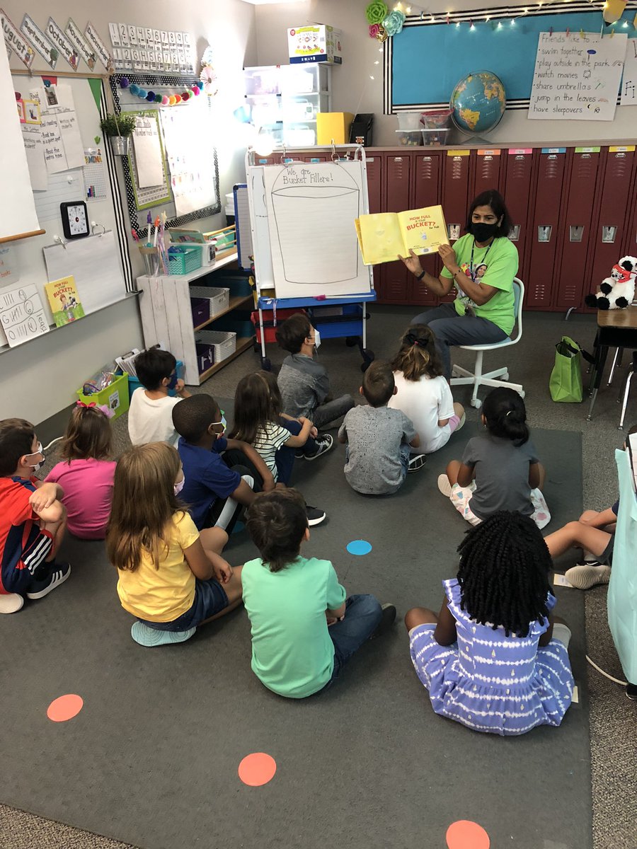 Cotton1st's tweet photo. First graders loved learning about how to be  bucket fillers from our special guest reader! Thanks @EricksonKinder for coming to our classroom! @MasonIBPYP #storyofmason https://t.co/prBrwh74wl