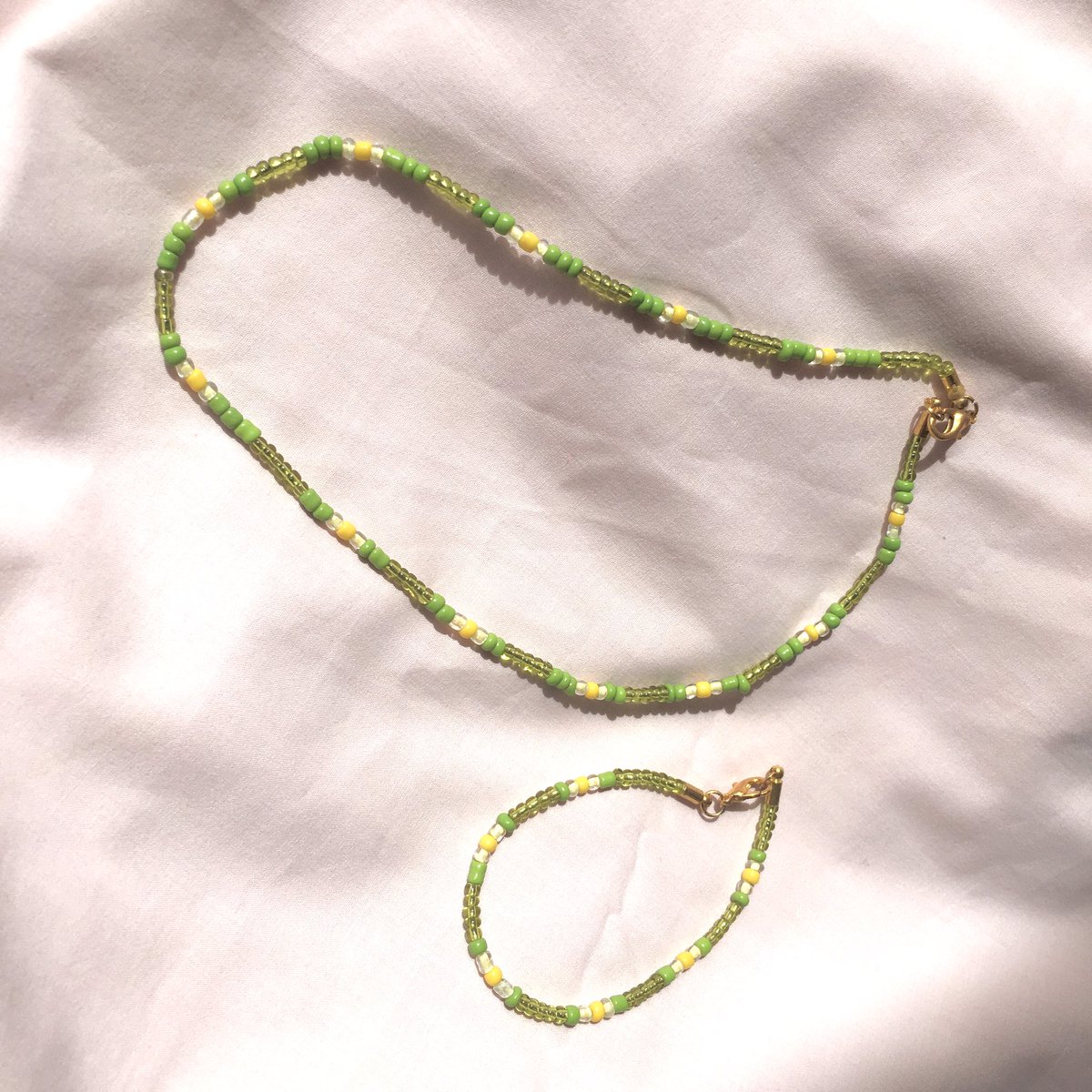 hunny_beeph's tweet photo. ✨FOLIAGE ✨
🐝Necklace only: 125 php
🐝Bracelet only: 50 php
🐝Full set: 150 php 

Avail yours now!🐝💛
#gensanbased #gensanonlineshop #gensanbeads #beadsnecklace #beadsph #beadsbracelet #beads https://t.co/taj0lRXx2q