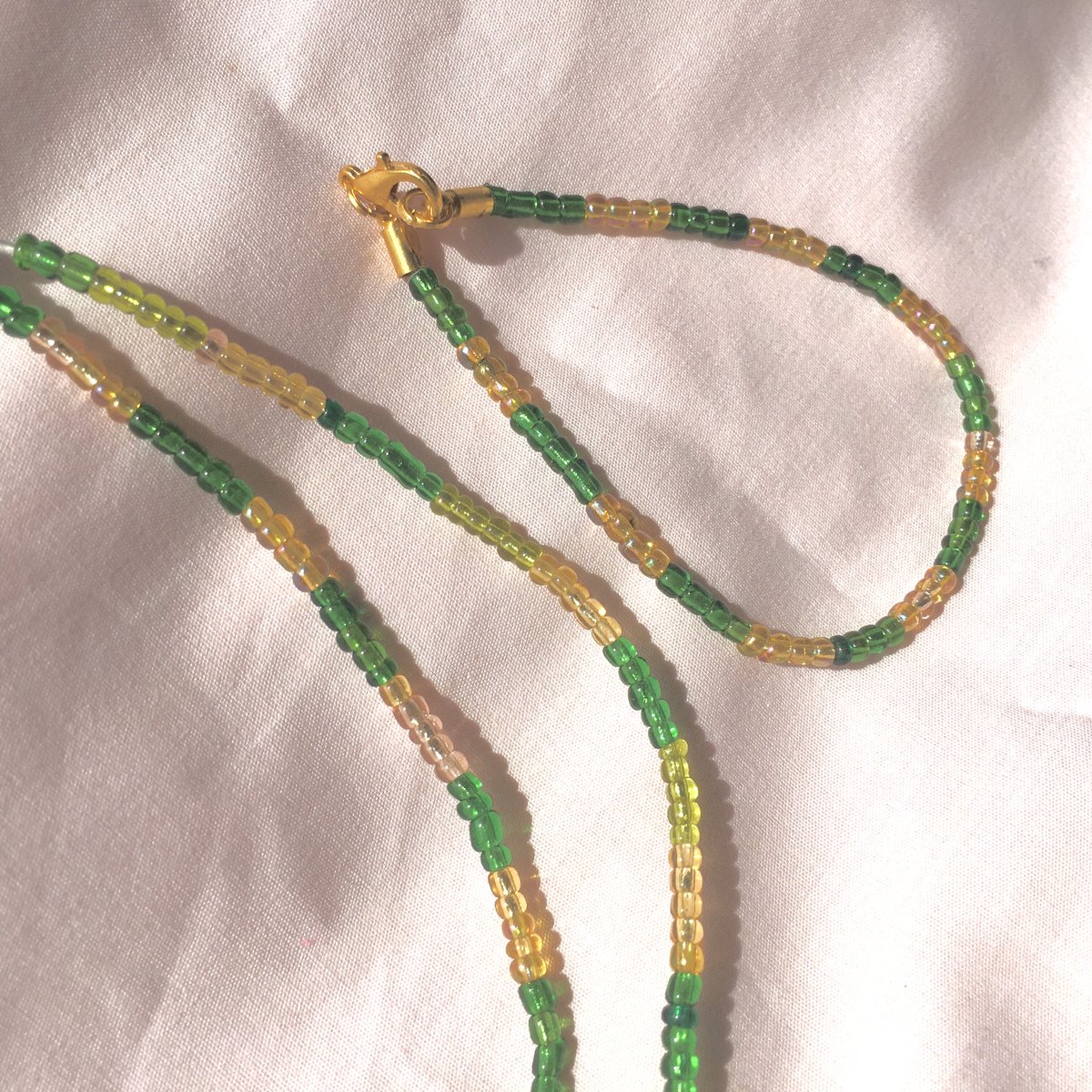 hunny_beeph's tweet photo. ✨EMERALD ✨
🐝Necklace only: 140php
🐝Bracelet only: 50 php
🐝Full set: 170 php 

Avail yours now!🐝💛
#gensanbased #gensanonlineshop #gensanbeads #beadsnecklace #beadsph #beadsbracelet #beads https://t.co/NcYNk2sbdD