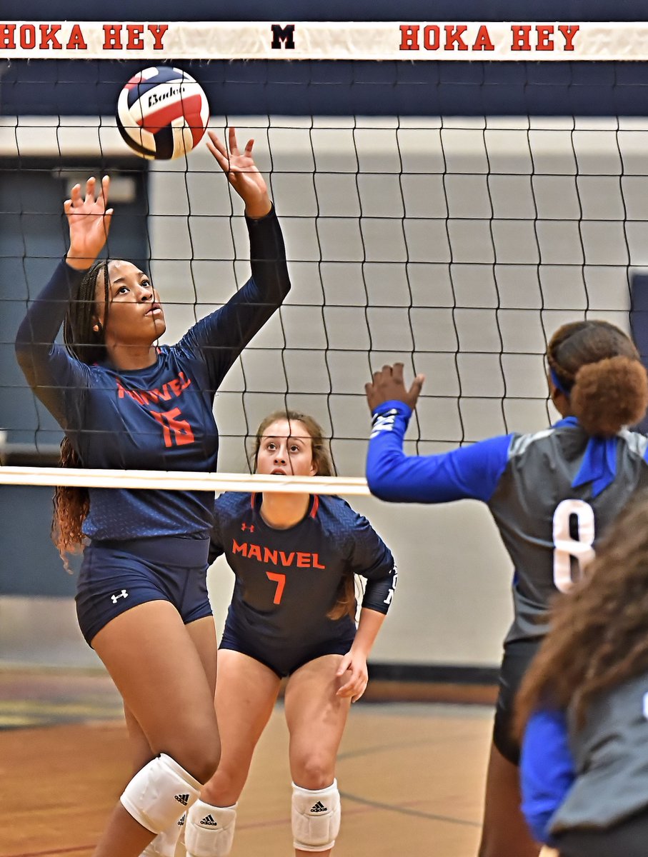 mikey_tex's tweet photo. @ManvelVBall vs Sterling - 3
#hokahey #alvinisdathletics #alvinsun https://t.co/6b90e5ajI4