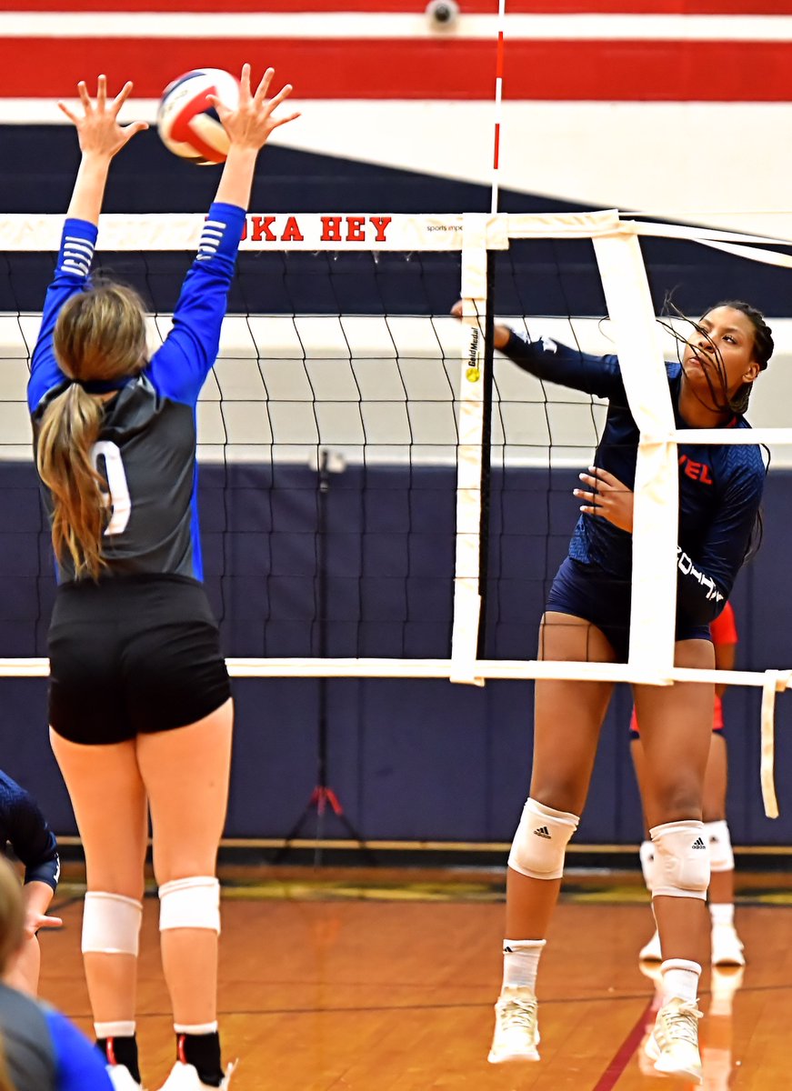 mikey_tex's tweet photo. @ManvelVBall vs Sterling - 3
#hokahey #alvinisdathletics #alvinsun https://t.co/6b90e5ajI4