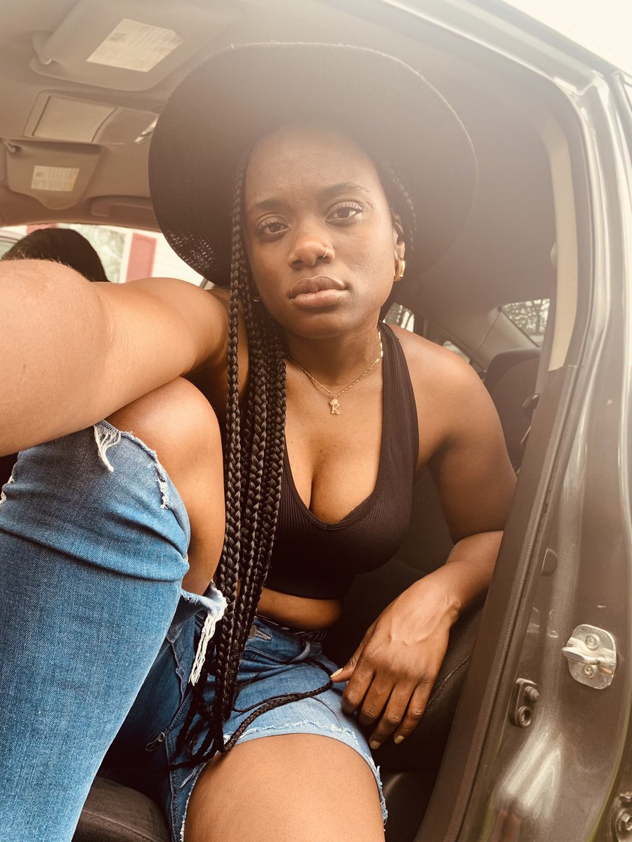 krislakey's tweet photo. Man! hot asf in philly !!
#Philly
#mindingmaBusiness 
#peruse https://t.co/z1azyCpd8F