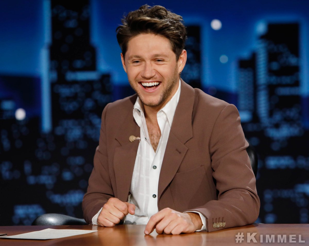 NIALL HORAN is hosting tonight! 😱🥰😭 <a href="/NiallOfficial/">Niall Horan</a>