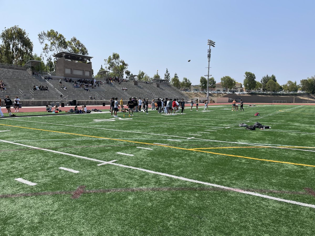 PrincipalZig's tweet photo. Juniors…you understand the importance of  making connections and memories. Loved seeing our Juniors relaxing and having fun spread out in the Wolverine stadium during lunch today. @powayunified @westviewasb #WolverineWay https://t.co/k0tTD5X1pt