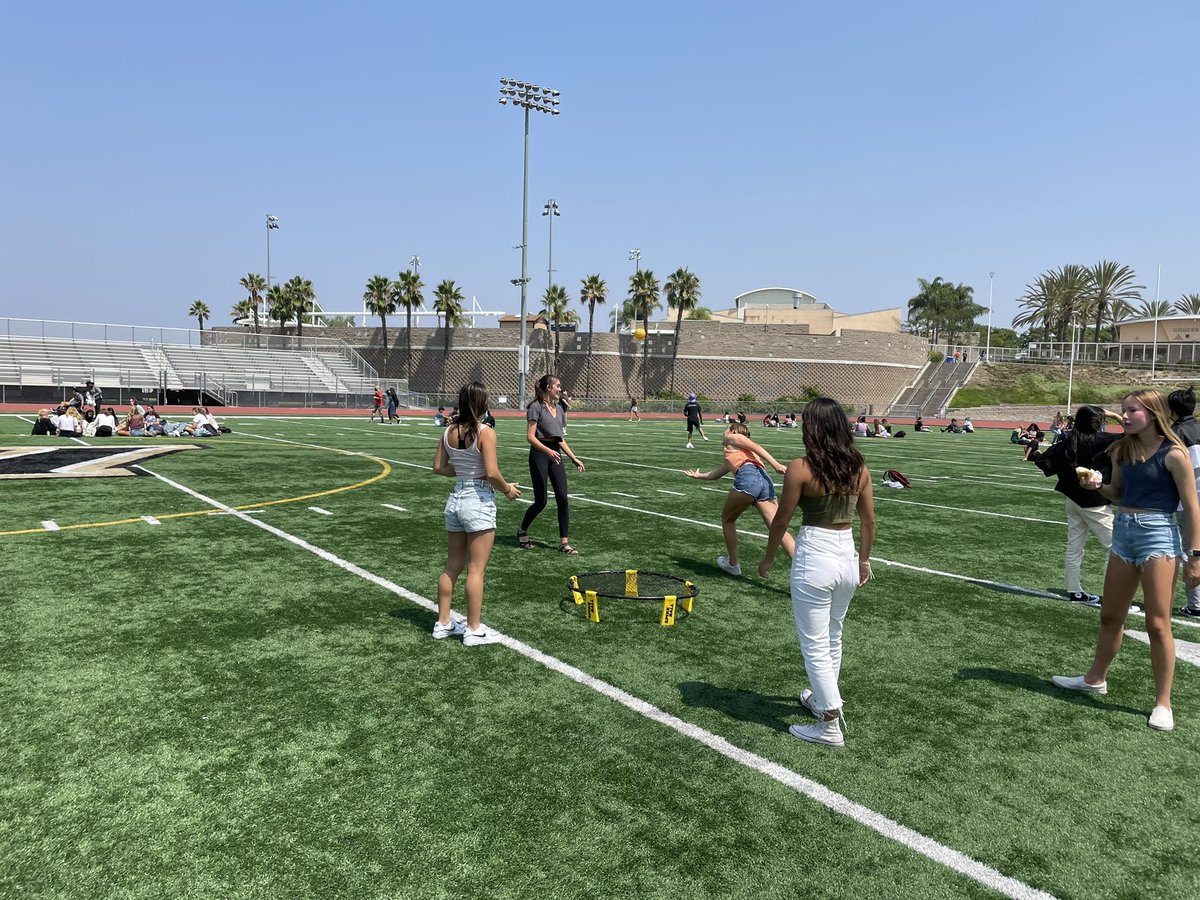 PrincipalZig's tweet photo. Juniors…you understand the importance of  making connections and memories. Loved seeing our Juniors relaxing and having fun spread out in the Wolverine stadium during lunch today. @powayunified @westviewasb #WolverineWay https://t.co/k0tTD5X1pt