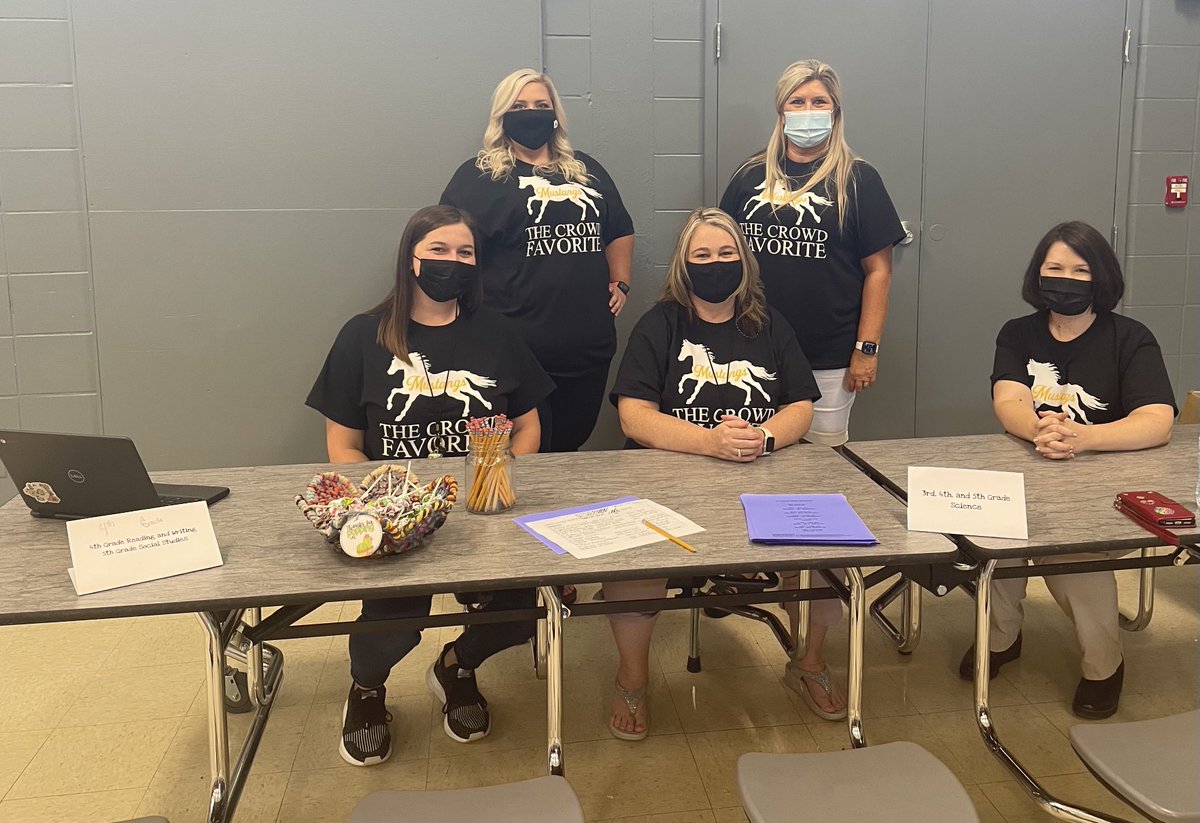 AnnaWShepherd's tweet photo. This Year is Going to be SWEET at Stumbo Elementary. What a ⭐️⭐️⭐️⭐️⭐️ CREW serving families at Open House this afternoon. Families your children are in excellent hands. ⁦@SchoolsFloyd⁩ https://t.co/SbsvQJNJdh