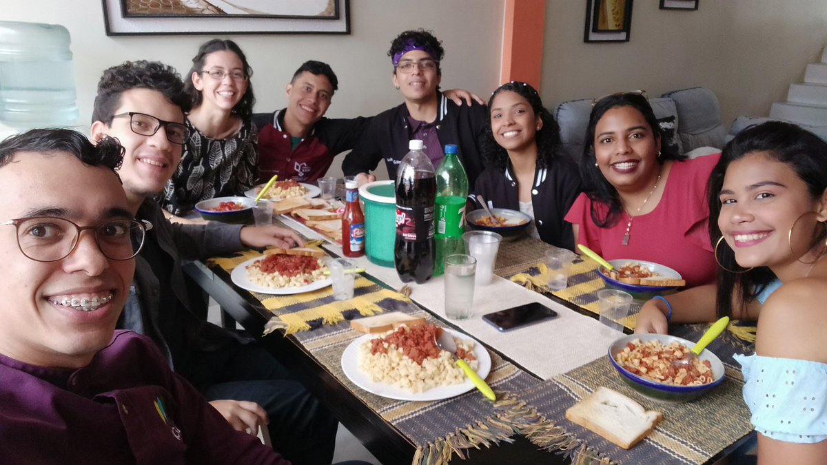 medicenyon's tweet photo. Porque siempre estaremos juntos... Porque nuestro amor es más grande que cualquier frontera... Porque triunfar es nuestro destino y siempre habrá una mesita dónde reencontrarnos 🥂 https://t.co/B4bx1XiDhV