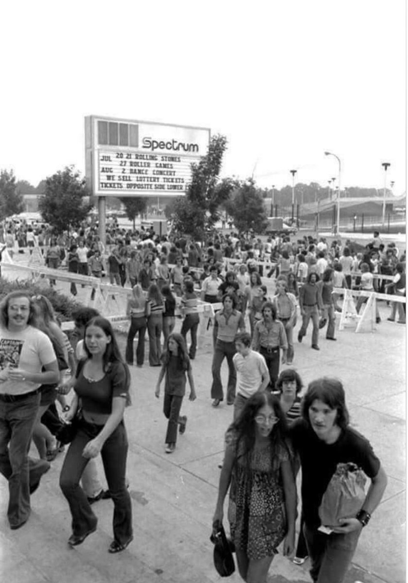 drnickUSA's tweet photo. Always amazed to see how THIN everyone was back then!!! Same if you watch the movie Woodstock. In one generation our nation has become supersized!!!
via Vintage Philadelphia on @Facebook
#nutrition #health #obesity #wellmess #RollingStones #RollingStone #Philly https://t.co/Js1O85MxK4