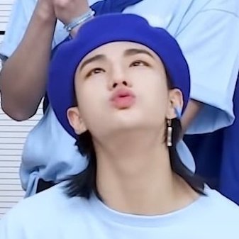 hyunjinpost's tweet photo. hyunjin blowing the bubbles https://t.co/zUSbtmpKp3