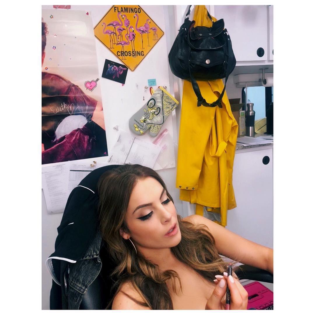 throwbackgillz's tweet photo. Liz Gillies via instagram 3 years ago today. (August 24th, 2018)

(No caption) https://t.co/M0eBa84jLJ